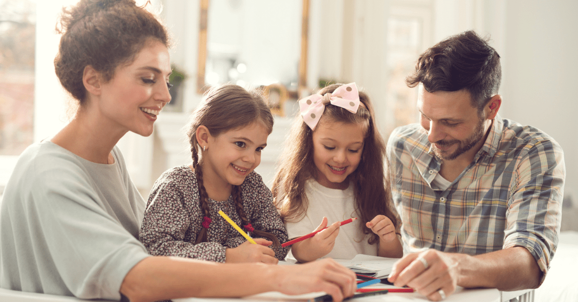 Giochi con carta e penna: 5 idee per i giorni piovosi