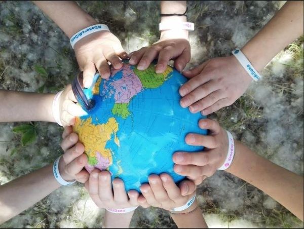 F.I.L.A. premia l’espressione artistica nel Giorno del Dono:  kit creativi alle scuole vincitrici del contest #DonareMiDona