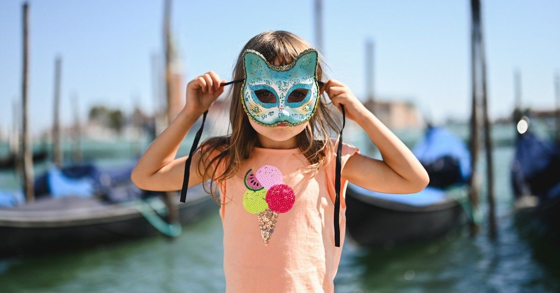 Come realizzare una maschera di Carnevale a forma di gatto 