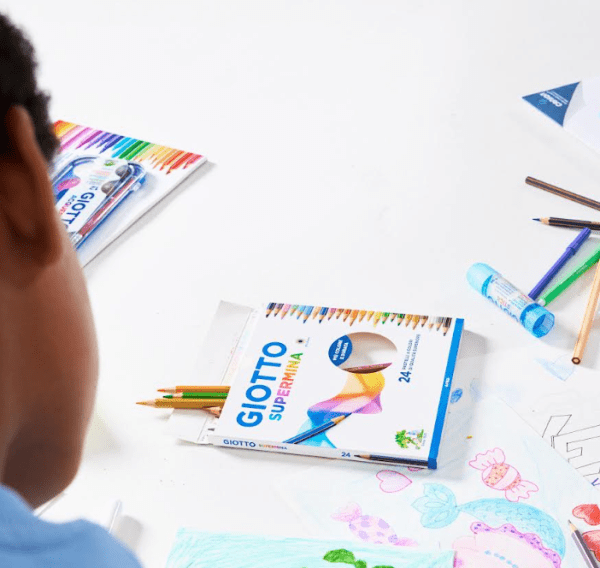 F.I.L.A. sostiene la ricerca pediatrica e porta i colori Giotto in reparto.